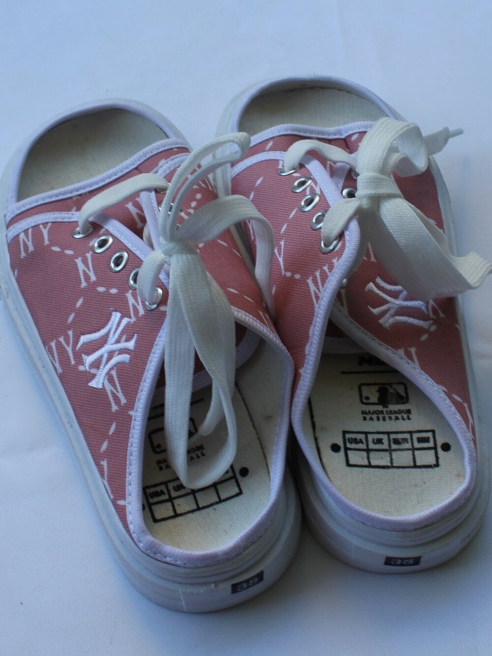 NY MLB lashed sleepers pink white size 38